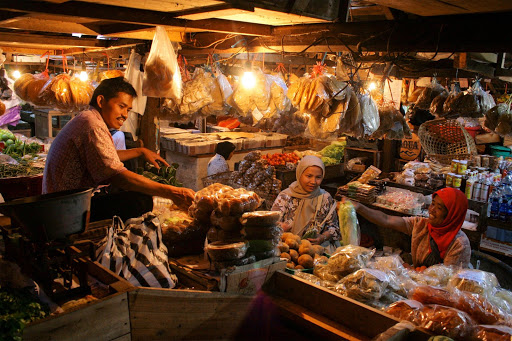 Ekonomi Rakyat ataukah Ekonomi Islam?