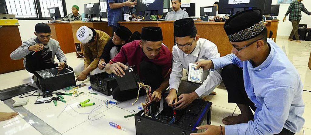Kurikulum Pesantren dan Penyediaan Angkatan Kerja