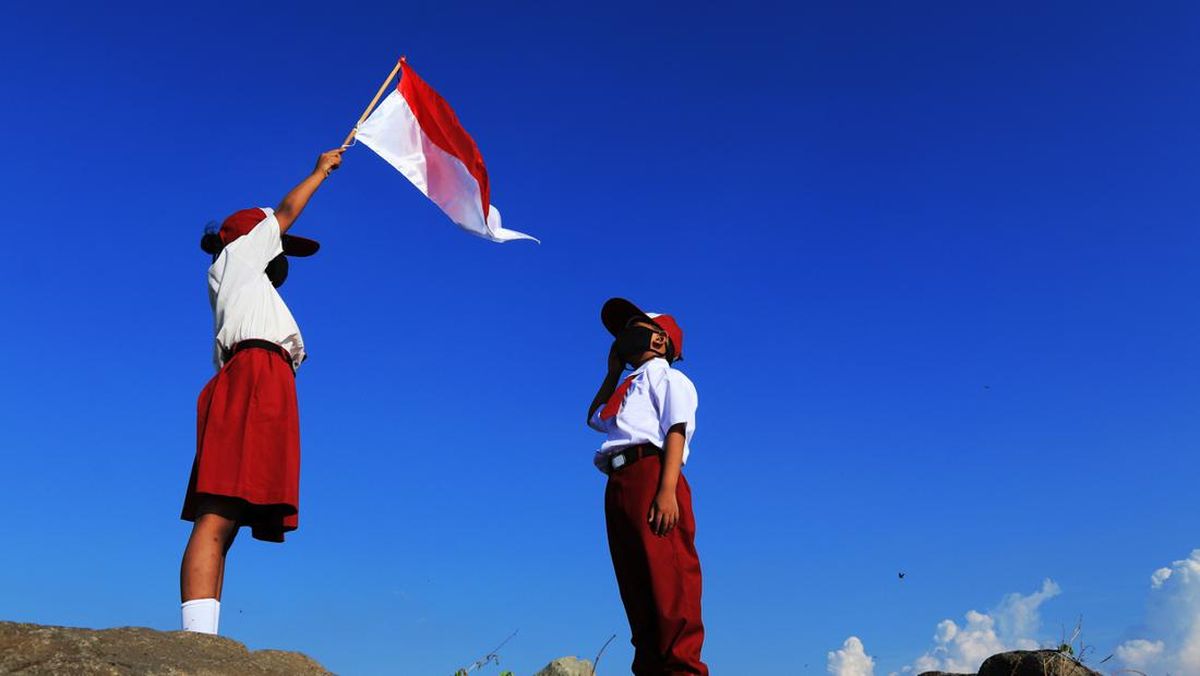 Membaca Sejarah Lama (8)