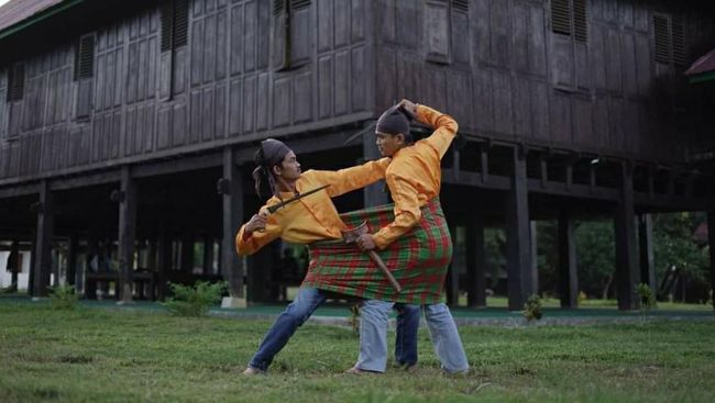 Membaca Sejarah Lama (10)