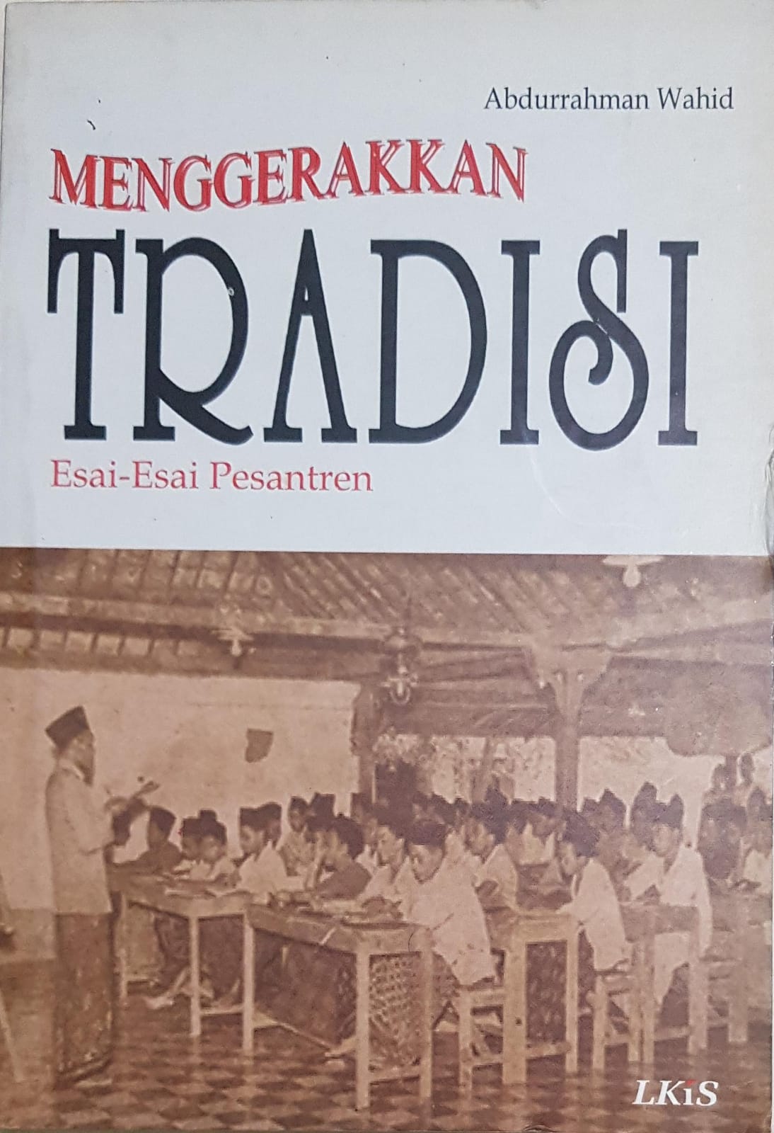 Menggerakkan Tradisi — Esai-Esai Pesantren