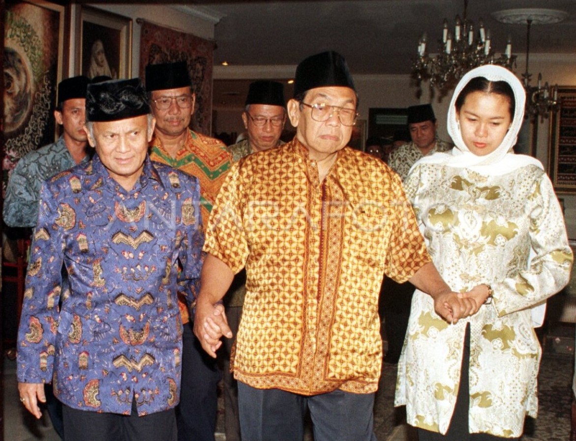 Dialog Tak Ada, Revolusi Sosial… (Wawancara)